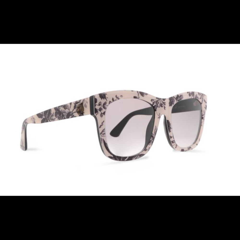 Gucci D-Frame Acetate Floral Sunglasses 🕶 - Picture 5 of 8